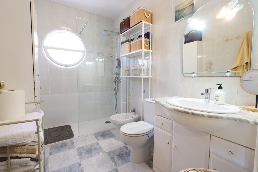 ADOSADO DÚPLEX CON PISCINA PRIVADA, SOLÁRIUM Y PARCELA PROPIA EN RESIDENCIAL LAGO SAL