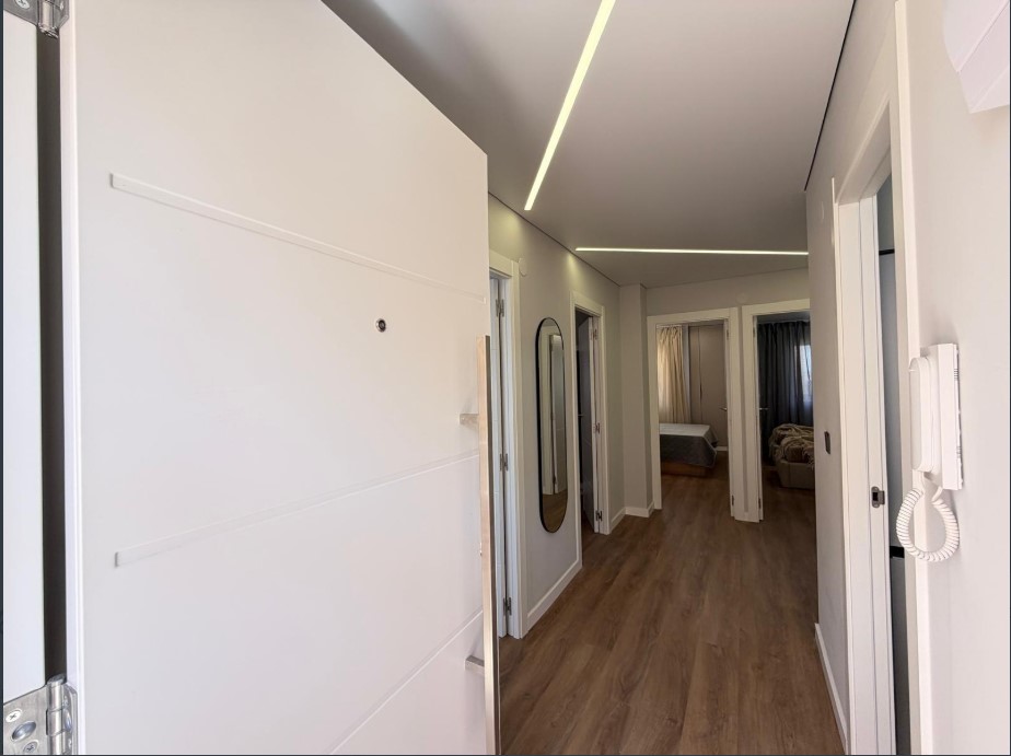 AMPLIO APARTAMENTO REFORMADO CON GRAN TERRAZA Y VISTAS AL MAR A 500M DE LA PLAYA EN PUNTA PRIMA