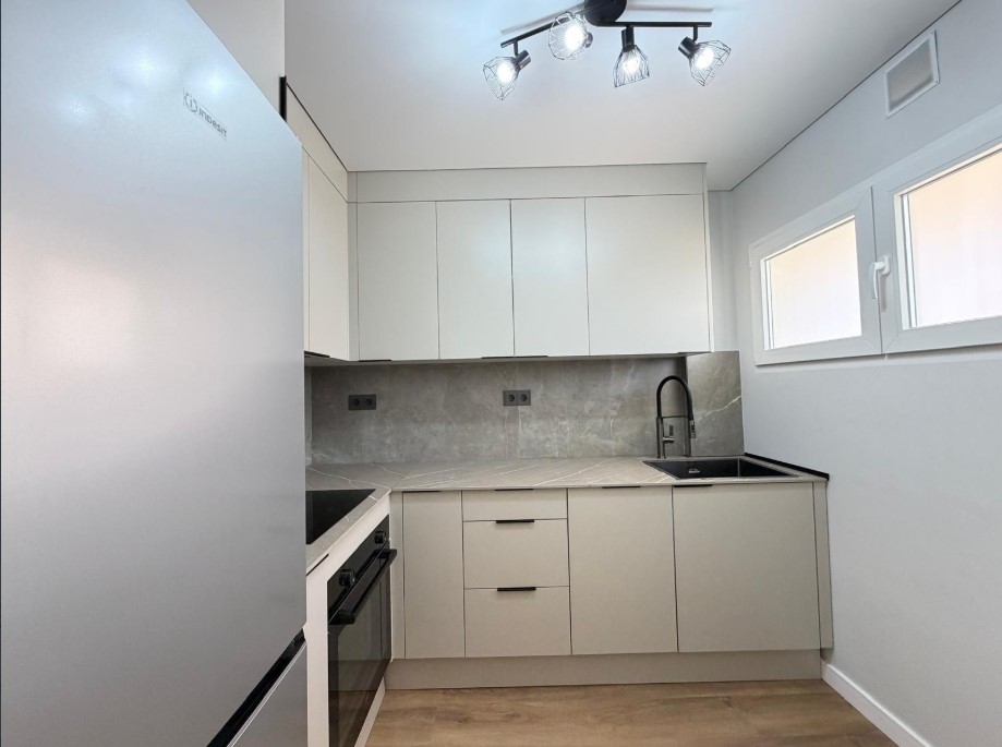 AMPLIO APARTAMENTO REFORMADO CON GRAN TERRAZA Y VISTAS AL MAR A 500M DE LA PLAYA EN PUNTA PRIMA