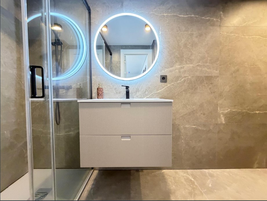 AMPLIO APARTAMENTO REFORMADO CON GRAN TERRAZA Y VISTAS AL MAR A 500M DE LA PLAYA EN PUNTA PRIMA