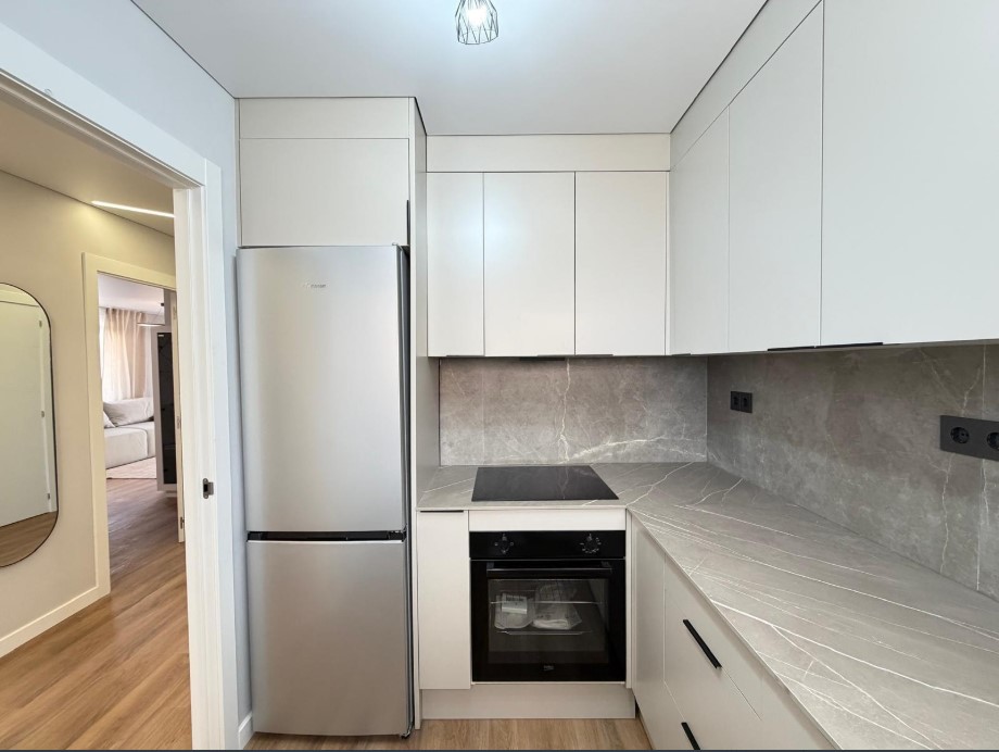 AMPLIO APARTAMENTO REFORMADO CON GRAN TERRAZA Y VISTAS AL MAR A 500M DE LA PLAYA EN PUNTA PRIMA