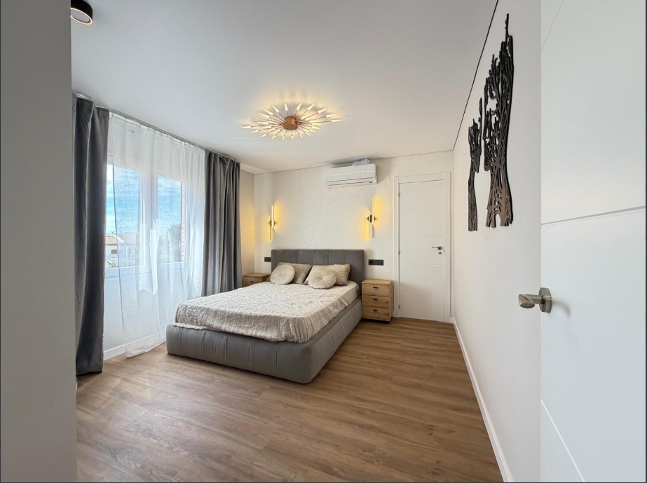 AMPLIO APARTAMENTO REFORMADO CON GRAN TERRAZA Y VISTAS AL MAR A 500M DE LA PLAYA EN PUNTA PRIMA