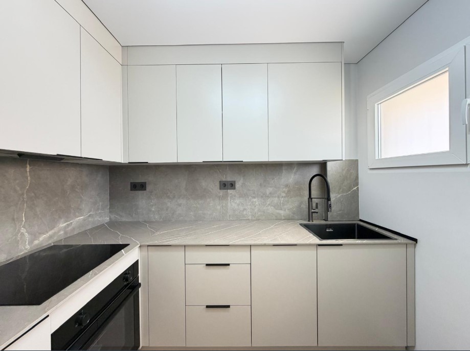 AMPLIO APARTAMENTO REFORMADO CON GRAN TERRAZA Y VISTAS AL MAR A 500M DE LA PLAYA EN PUNTA PRIMA