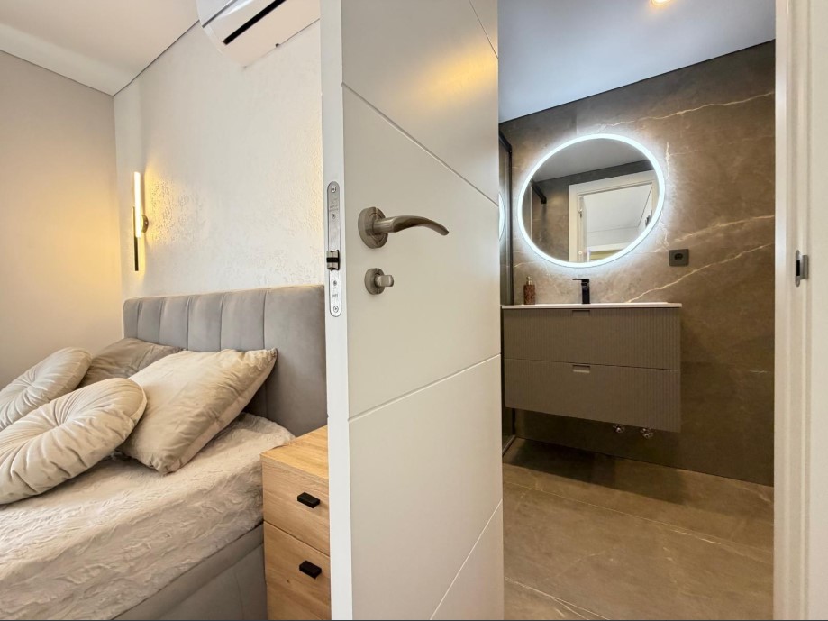 AMPLIO APARTAMENTO REFORMADO CON GRAN TERRAZA Y VISTAS AL MAR A 500M DE LA PLAYA EN PUNTA PRIMA