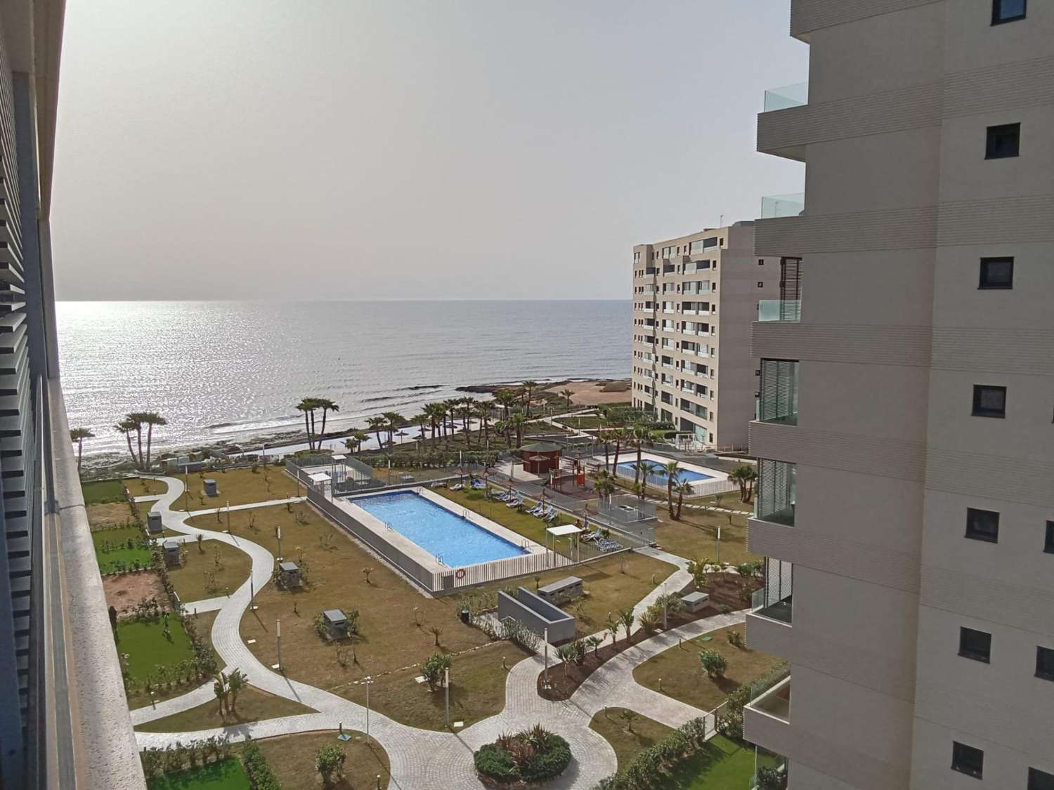 EXCLUSIVO APARTAMENTO DE DISEÑO EN PRIMERA LÍNEA DE MAR CON GRAN TERRAZA Y VISTAS PANORÁMICAS EN PUNTA PRIMA