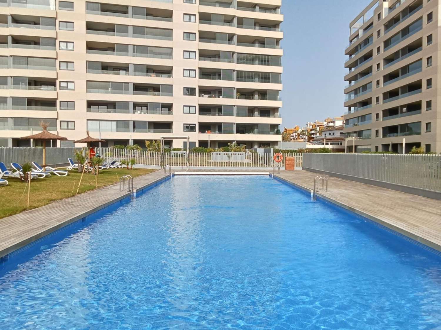 EXCLUSIVO APARTAMENTO DE DISEÑO EN PRIMERA LÍNEA DE MAR CON GRAN TERRAZA Y VISTAS PANORÁMICAS EN PUNTA PRIMA