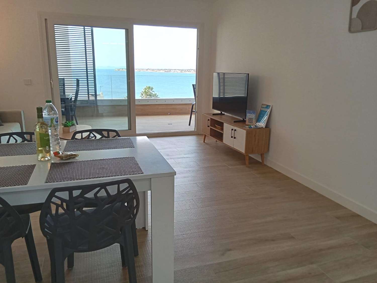 EXCLUSIVO APARTAMENTO DE DISEÑO EN PRIMERA LÍNEA DE MAR CON GRAN TERRAZA Y VISTAS PANORÁMICAS EN PUNTA PRIMA