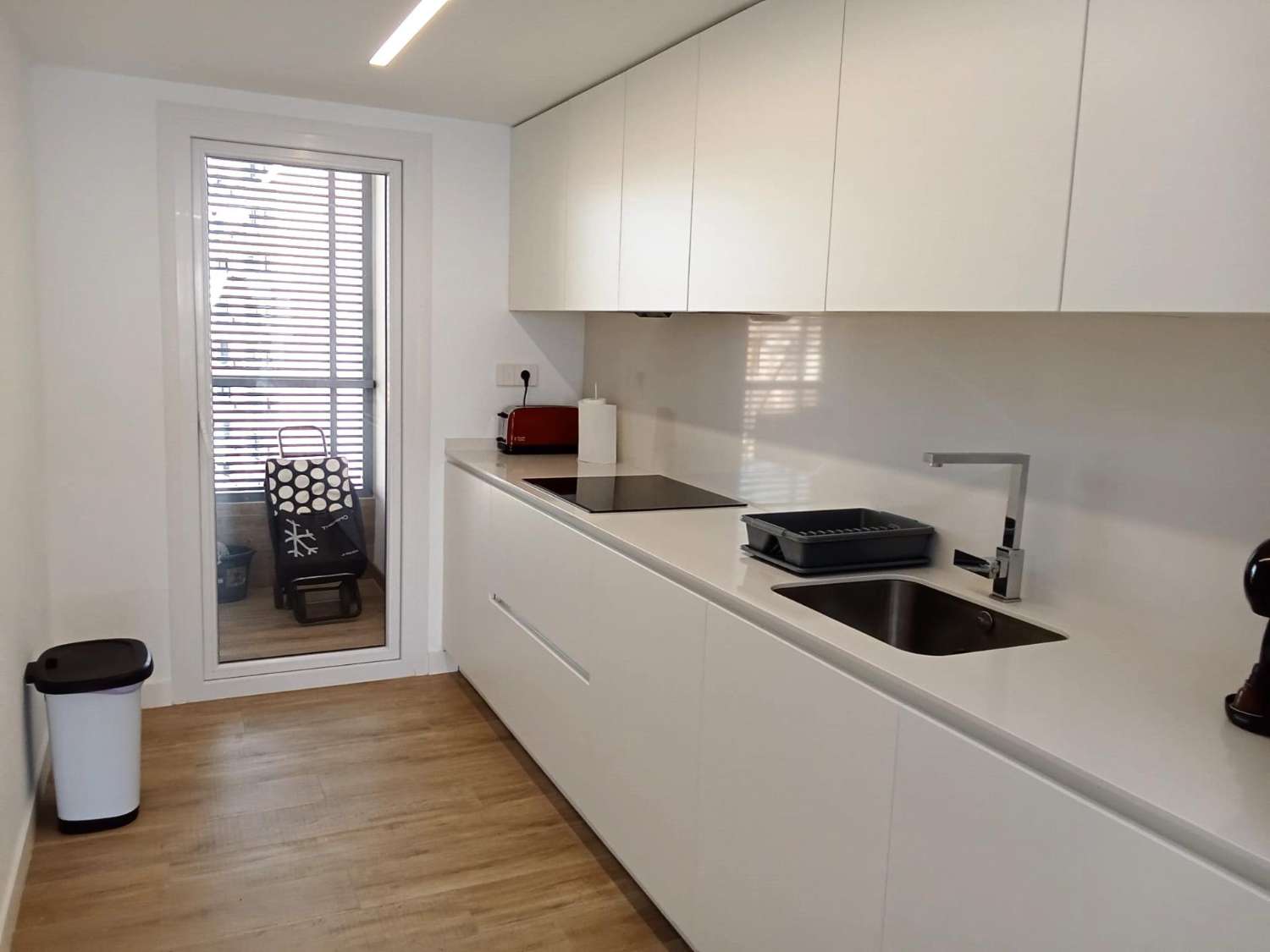 EXCLUSIVO APARTAMENTO DE DISEÑO EN PRIMERA LÍNEA DE MAR CON GRAN TERRAZA Y VISTAS PANORÁMICAS EN PUNTA PRIMA