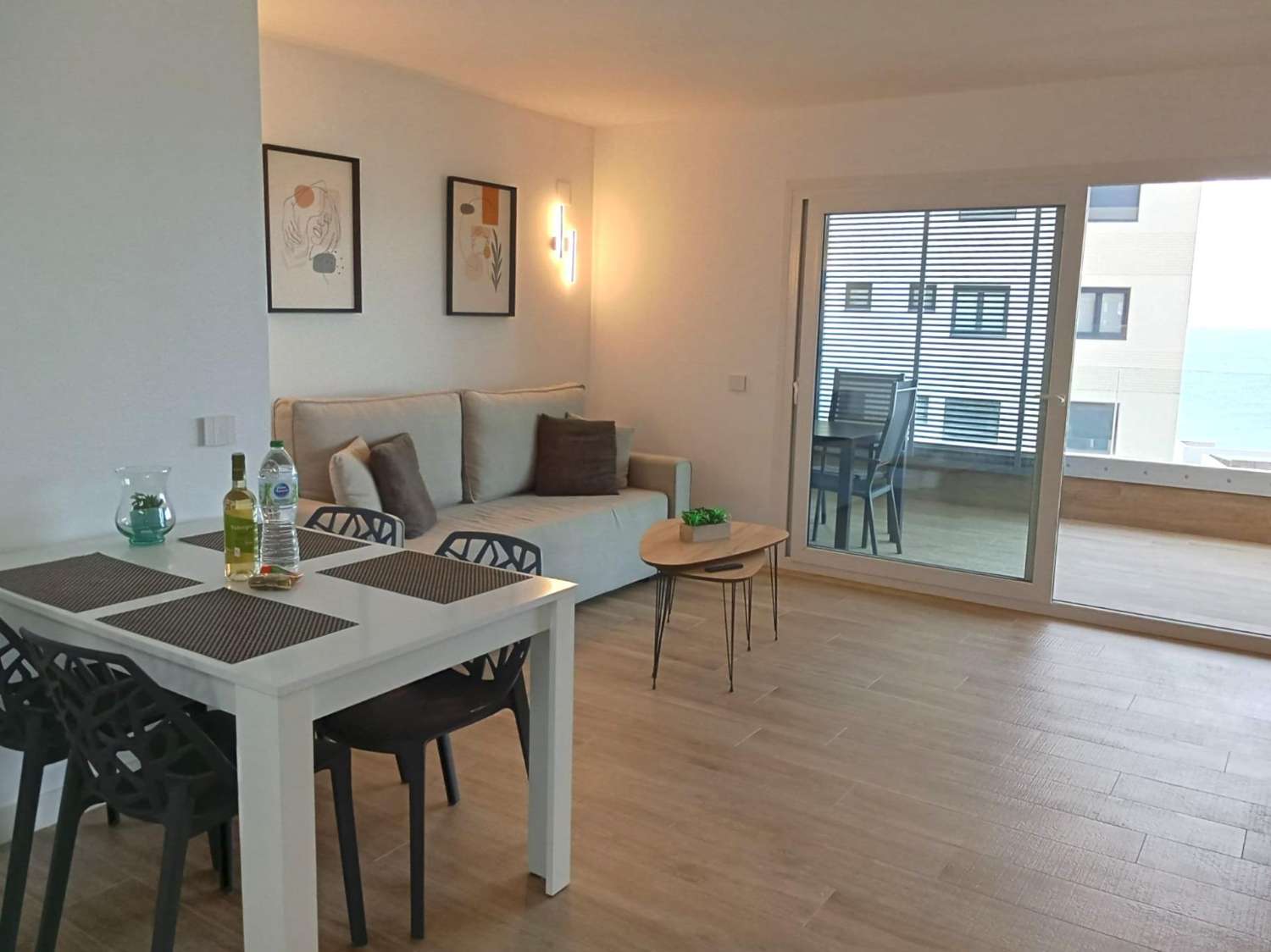 EXCLUSIVO APARTAMENTO DE DISEÑO EN PRIMERA LÍNEA DE MAR CON GRAN TERRAZA Y VISTAS PANORÁMICAS EN PUNTA PRIMA