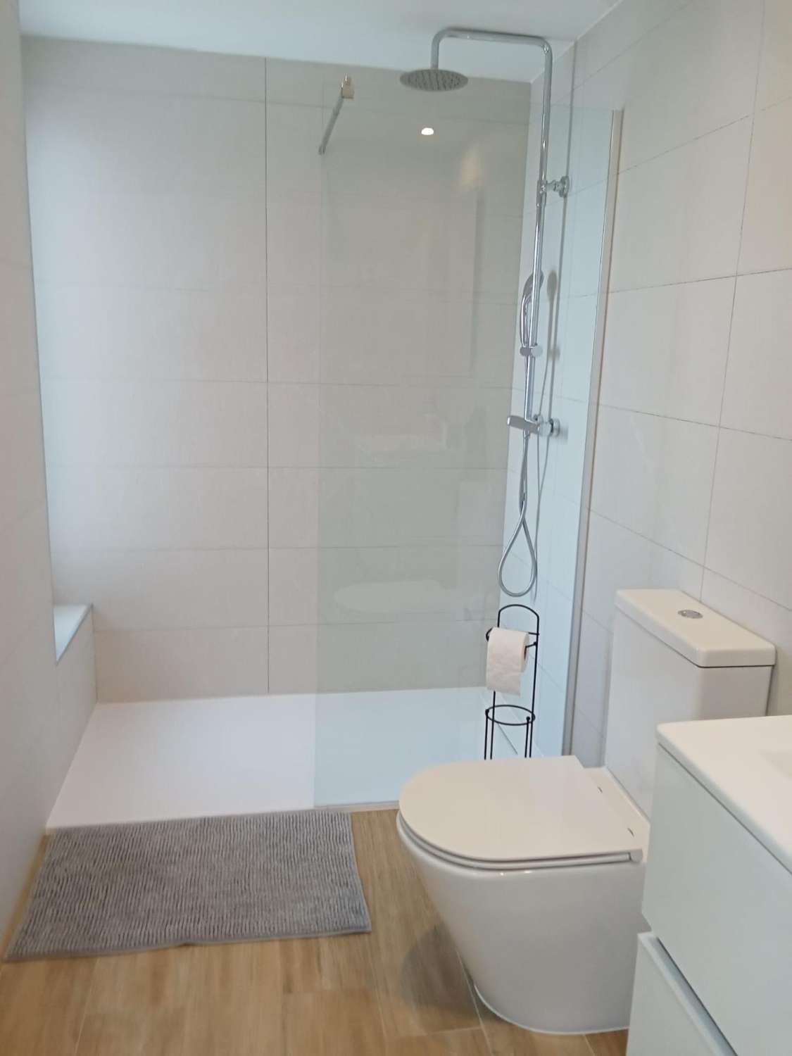 EXCLUSIVO APARTAMENTO DE DISEÑO EN PRIMERA LÍNEA DE MAR CON GRAN TERRAZA Y VISTAS PANORÁMICAS EN PUNTA PRIMA