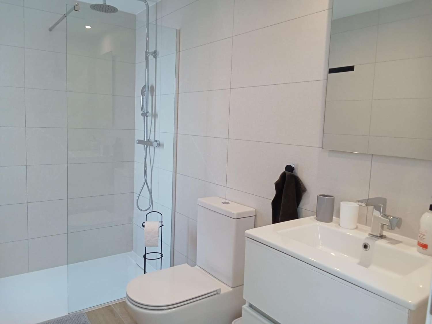 EXCLUSIVO APARTAMENTO DE DISEÑO EN PRIMERA LÍNEA DE MAR CON GRAN TERRAZA Y VISTAS PANORÁMICAS EN PUNTA PRIMA