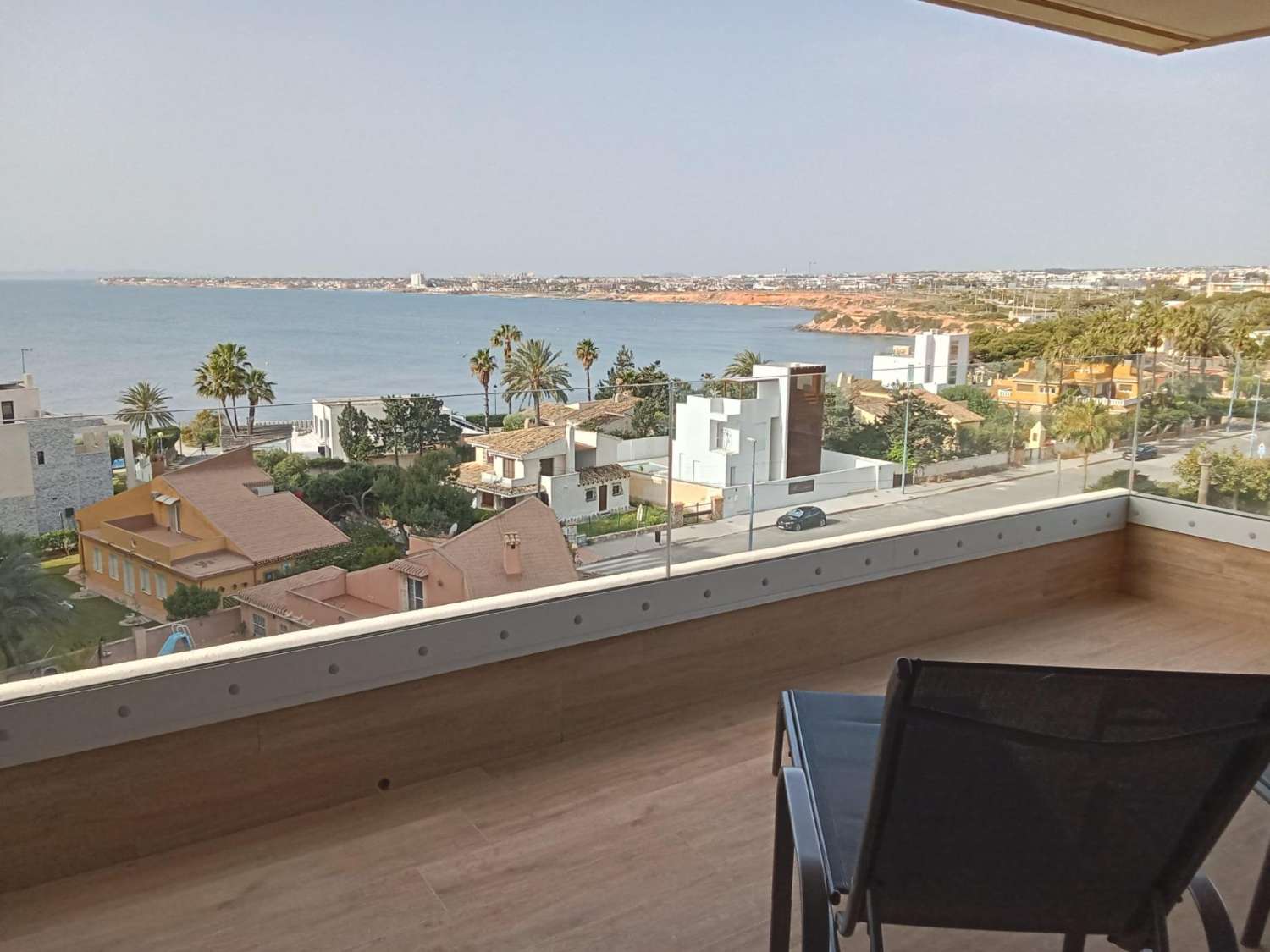 EXCLUSIVO APARTAMENTO DE DISEÑO EN PRIMERA LÍNEA DE MAR CON GRAN TERRAZA Y VISTAS PANORÁMICAS EN PUNTA PRIMA