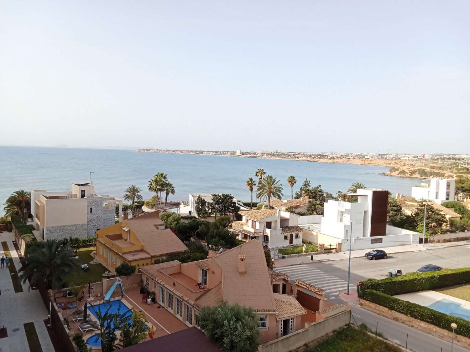 EXCLUSIVO APARTAMENTO DE DISEÑO EN PRIMERA LÍNEA DE MAR CON GRAN TERRAZA Y VISTAS PANORÁMICAS EN PUNTA PRIMA