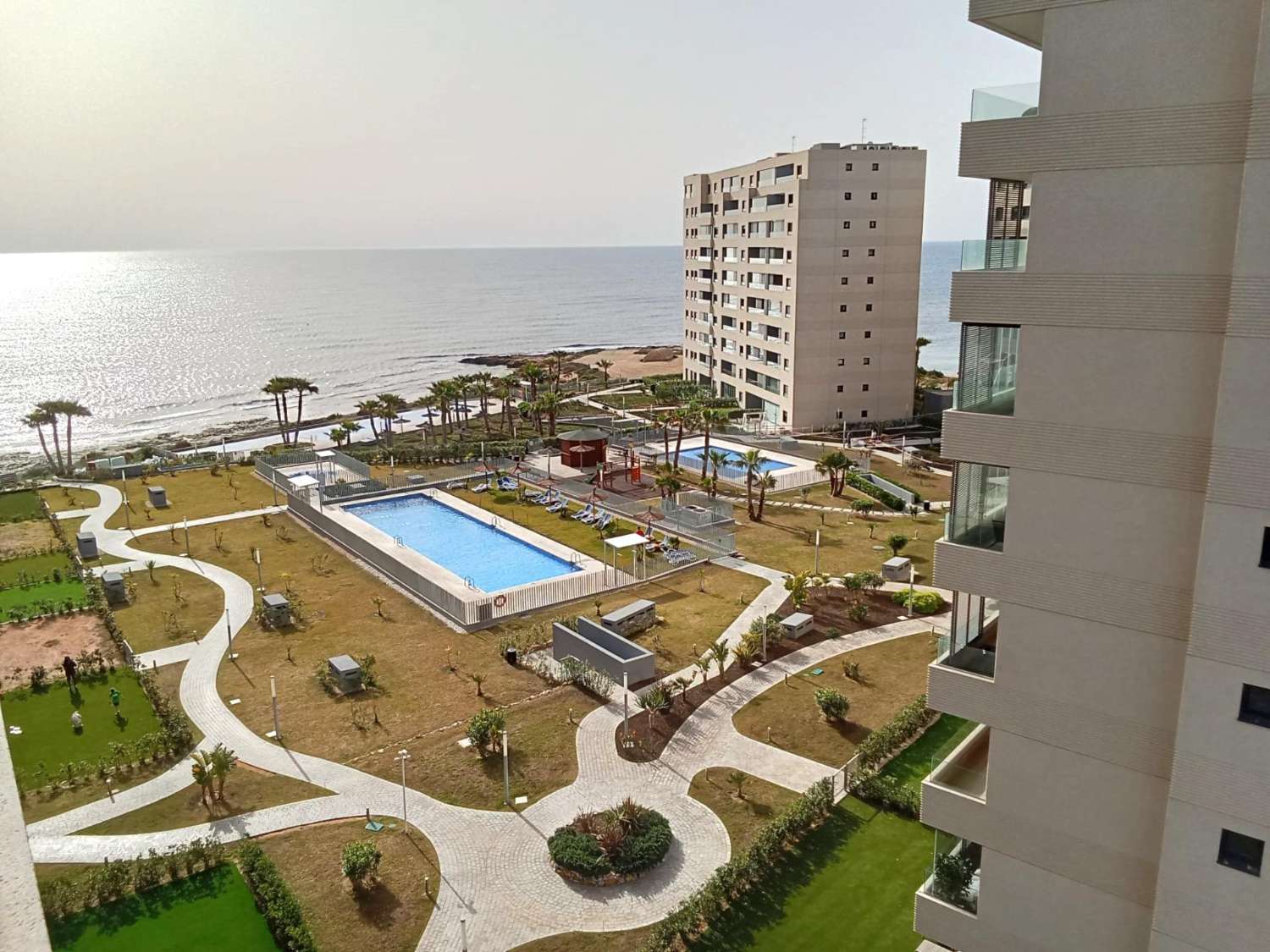 EXCLUSIVO APARTAMENTO DE DISEÑO EN PRIMERA LÍNEA DE MAR CON GRAN TERRAZA Y VISTAS PANORÁMICAS EN PUNTA PRIMA