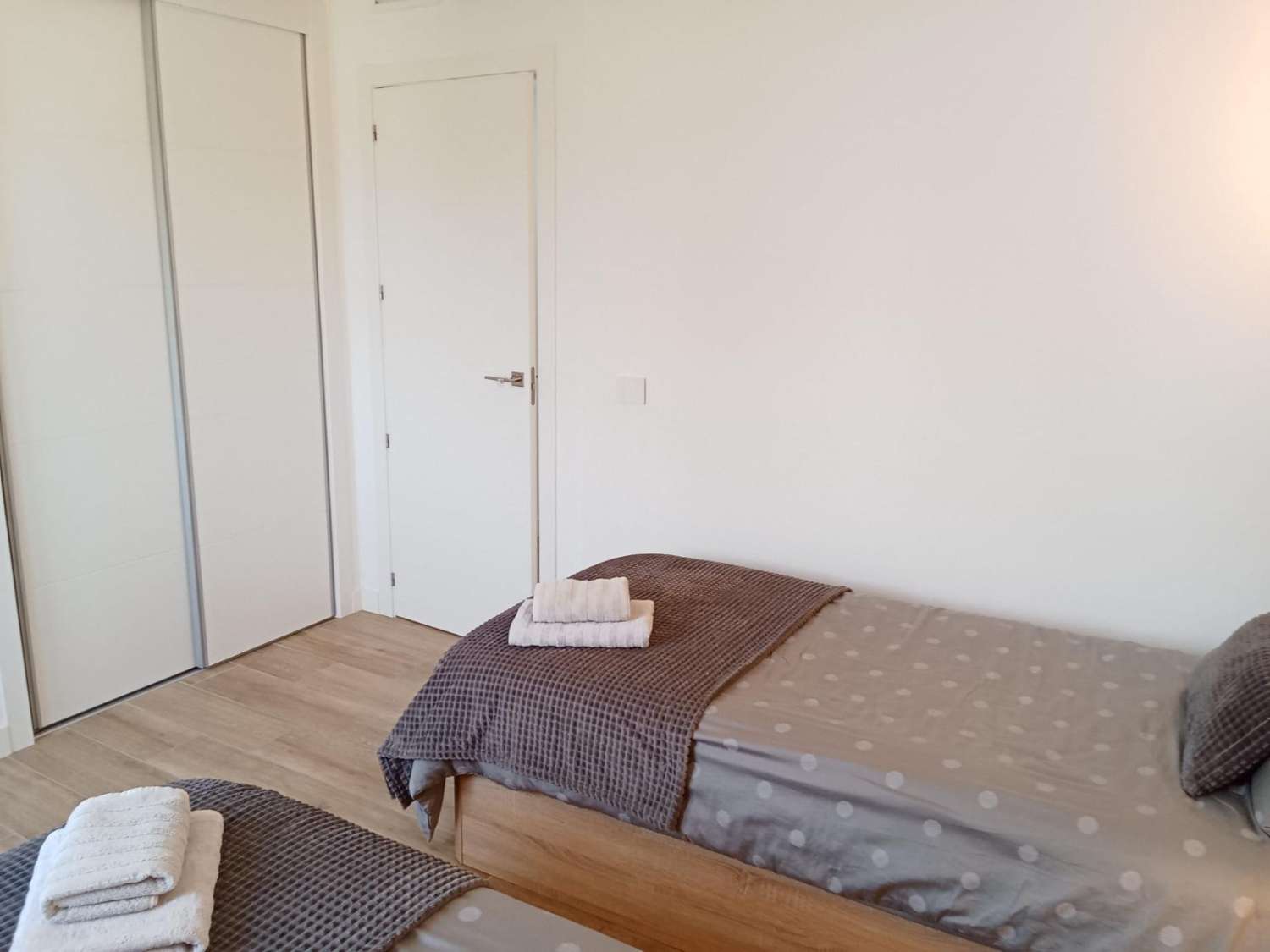 EXCLUSIVO APARTAMENTO DE DISEÑO EN PRIMERA LÍNEA DE MAR CON GRAN TERRAZA Y VISTAS PANORÁMICAS EN PUNTA PRIMA