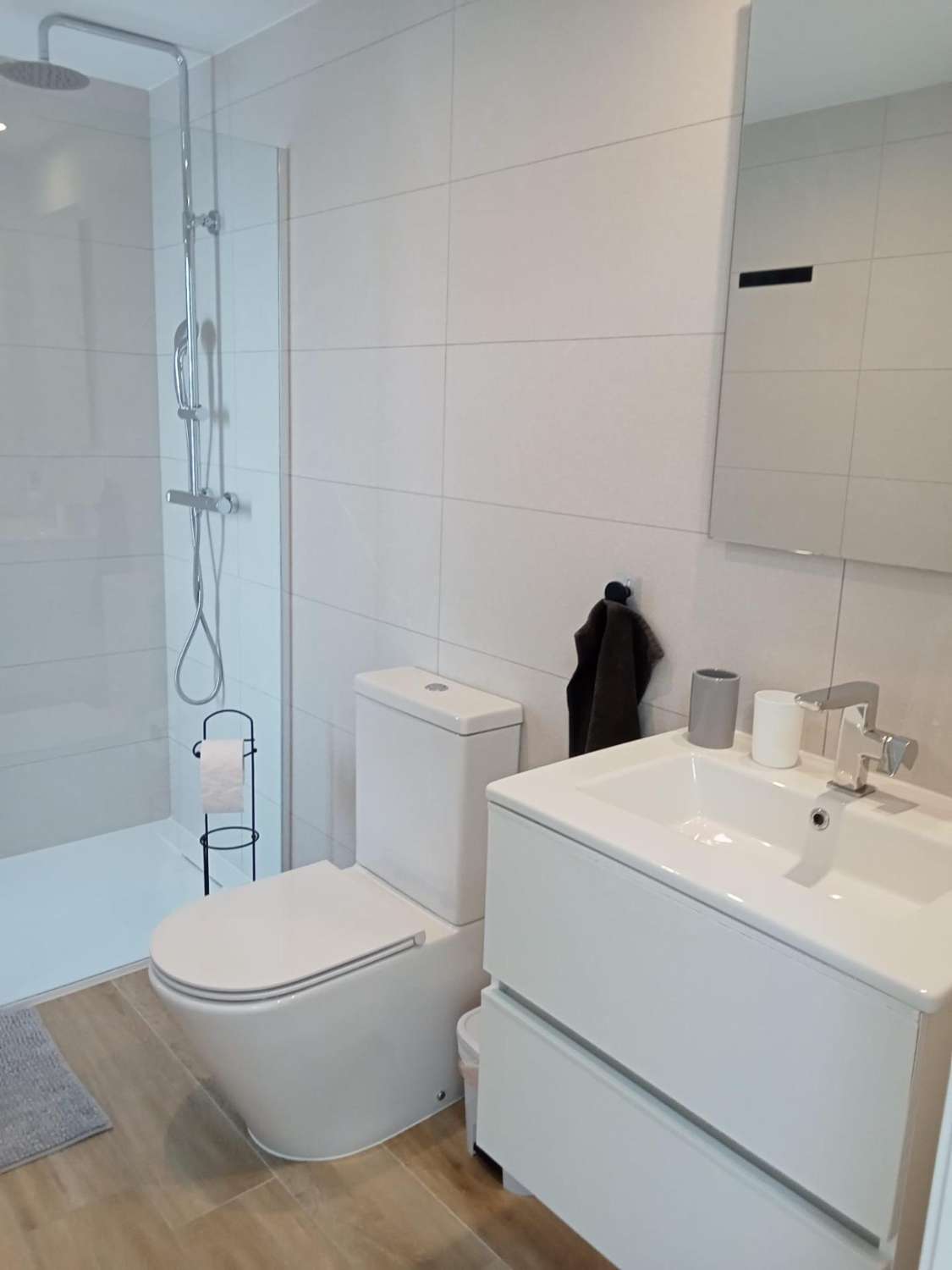 EXCLUSIVO APARTAMENTO DE DISEÑO EN PRIMERA LÍNEA DE MAR CON GRAN TERRAZA Y VISTAS PANORÁMICAS EN PUNTA PRIMA