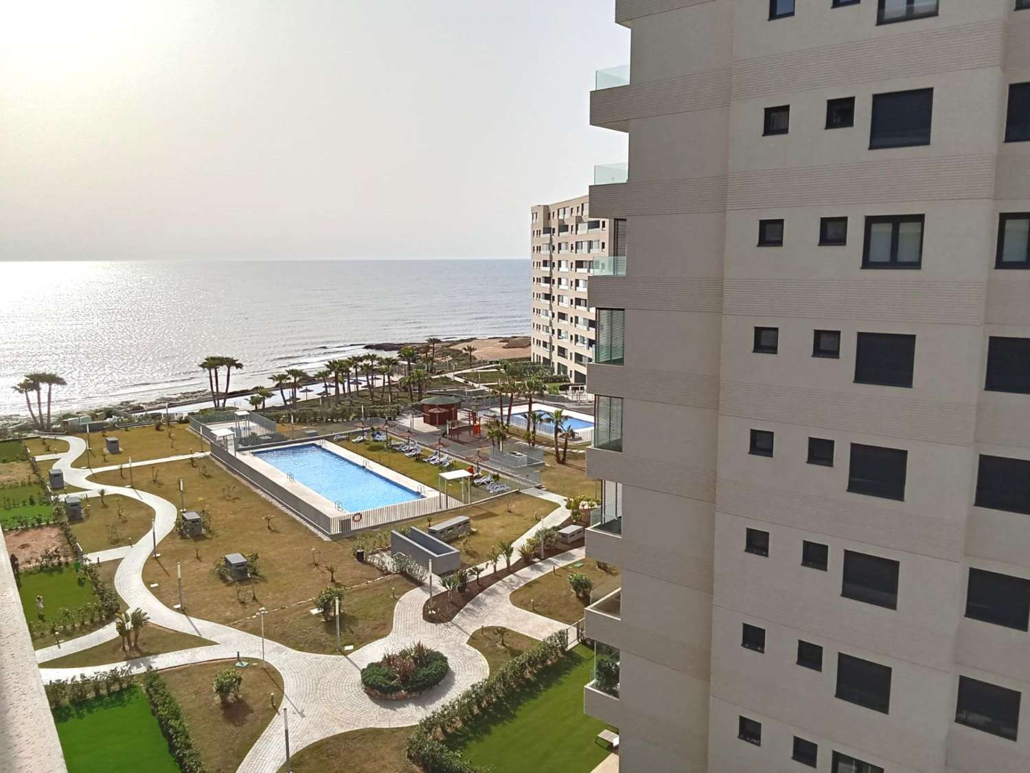 EXCLUSIVO APARTAMENTO DE DISEÑO EN PRIMERA LÍNEA DE MAR CON GRAN TERRAZA Y VISTAS PANORÁMICAS EN PUNTA PRIMA