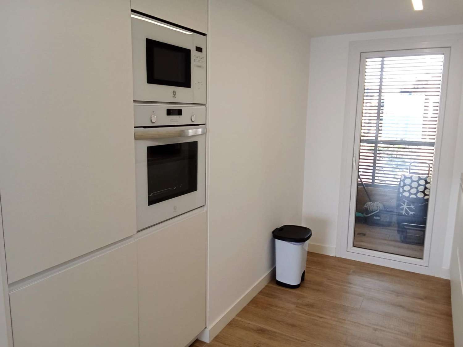 EXCLUSIVO APARTAMENTO DE DISEÑO EN PRIMERA LÍNEA DE MAR CON GRAN TERRAZA Y VISTAS PANORÁMICAS EN PUNTA PRIMA