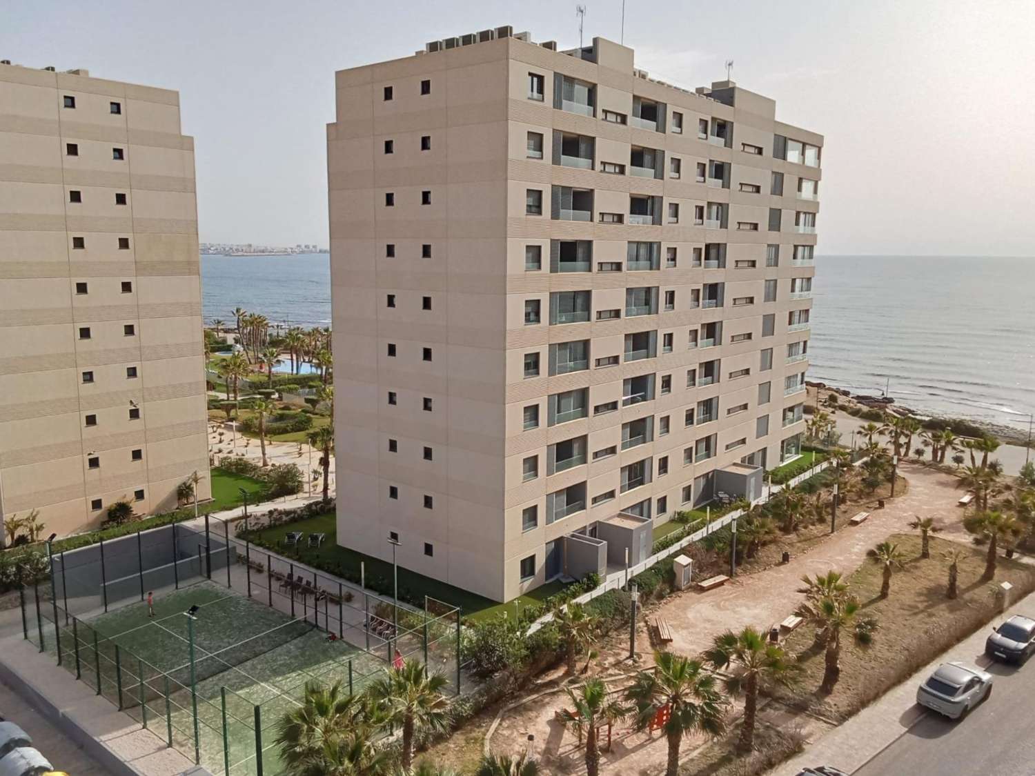 EXCLUSIVO APARTAMENTO DE DISEÑO EN PRIMERA LÍNEA DE MAR CON GRAN TERRAZA Y VISTAS PANORÁMICAS EN PUNTA PRIMA