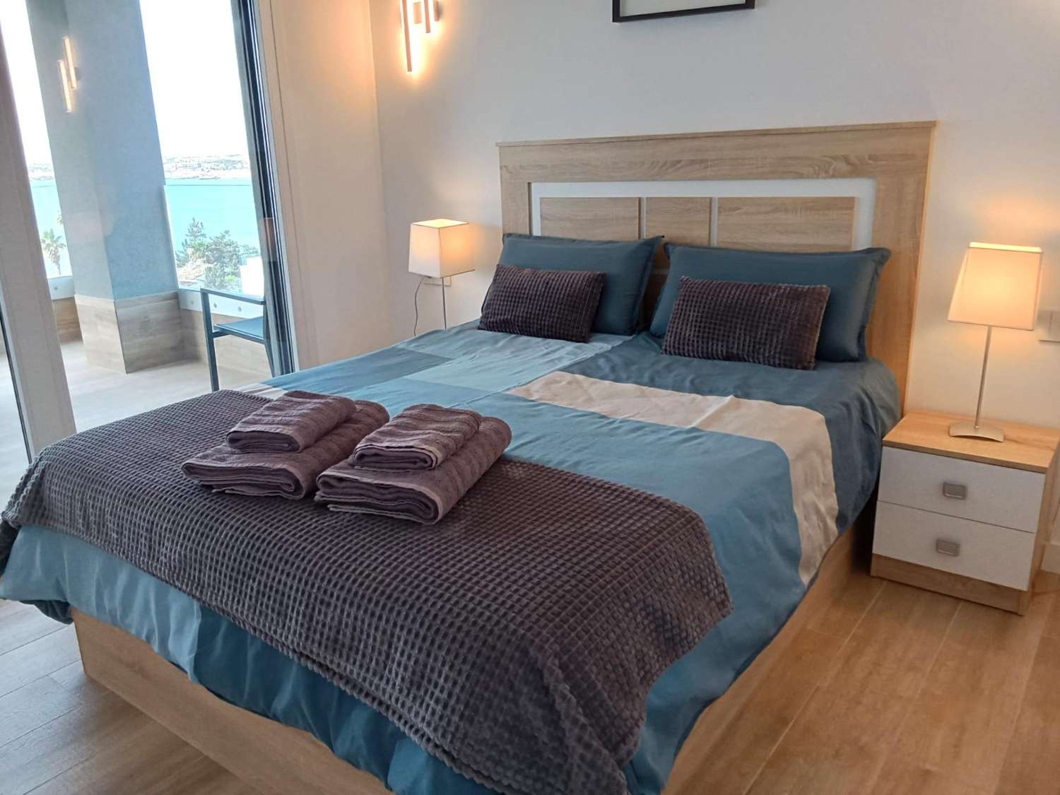 EXCLUSIVO APARTAMENTO DE DISEÑO EN PRIMERA LÍNEA DE MAR CON GRAN TERRAZA Y VISTAS PANORÁMICAS EN PUNTA PRIMA