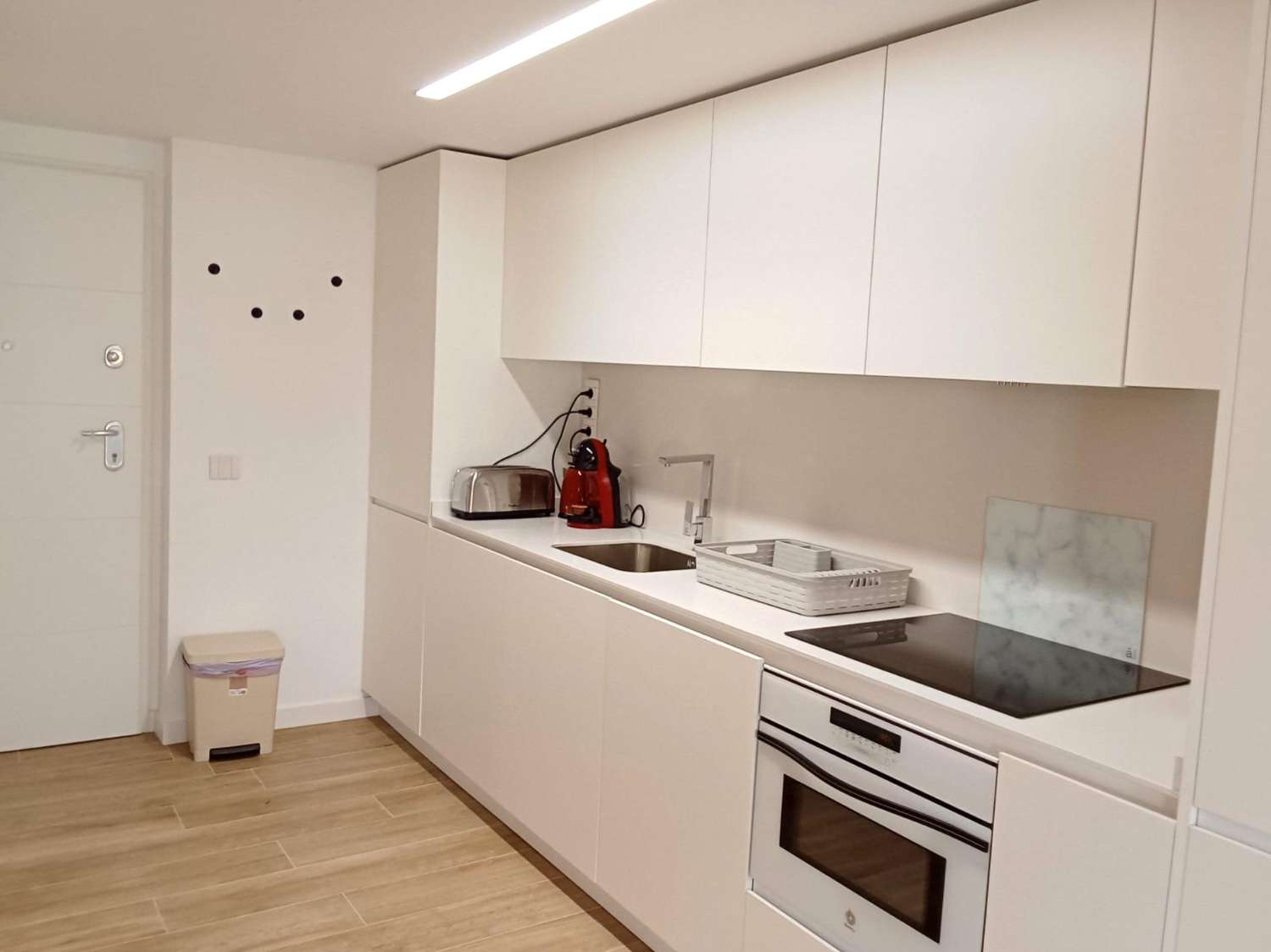 EXCLUSIVO APARTAMENTO EN PLANTA BAJA CON AMPLIO JARDÍN PRIVADO A PASOS DEL MAR EN PUNTA PRIMA