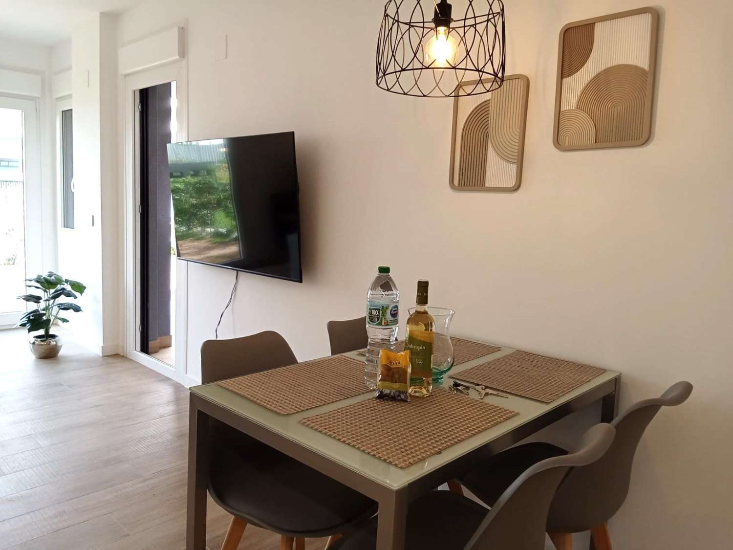 EXCLUSIVO APARTAMENTO EN PLANTA BAJA CON AMPLIO JARDÍN PRIVADO A PASOS DEL MAR EN PUNTA PRIMA