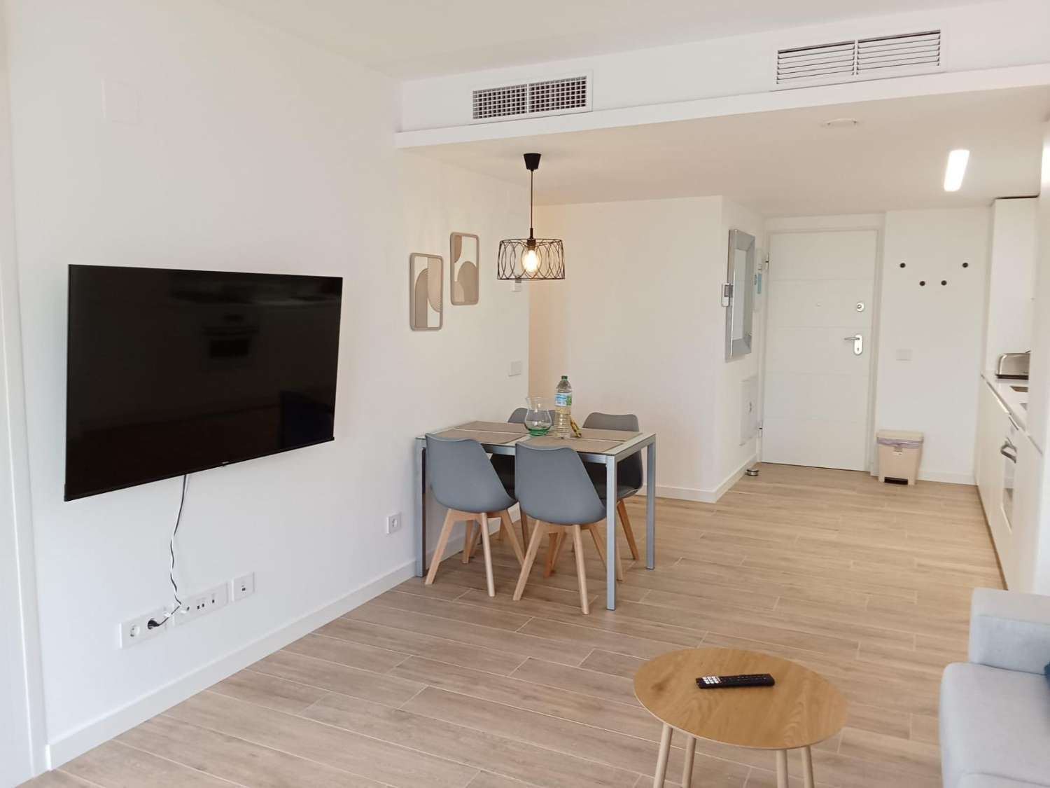 EXCLUSIVO APARTAMENTO EN PLANTA BAJA CON AMPLIO JARDÍN PRIVADO A PASOS DEL MAR EN PUNTA PRIMA