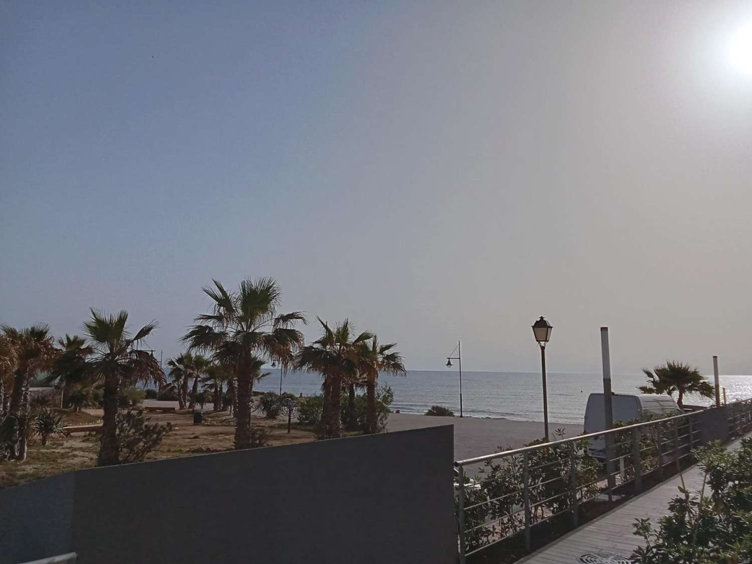 EXCLUSIVO APARTAMENTO EN PLANTA BAJA CON AMPLIO JARDÍN PRIVADO A PASOS DEL MAR EN PUNTA PRIMA