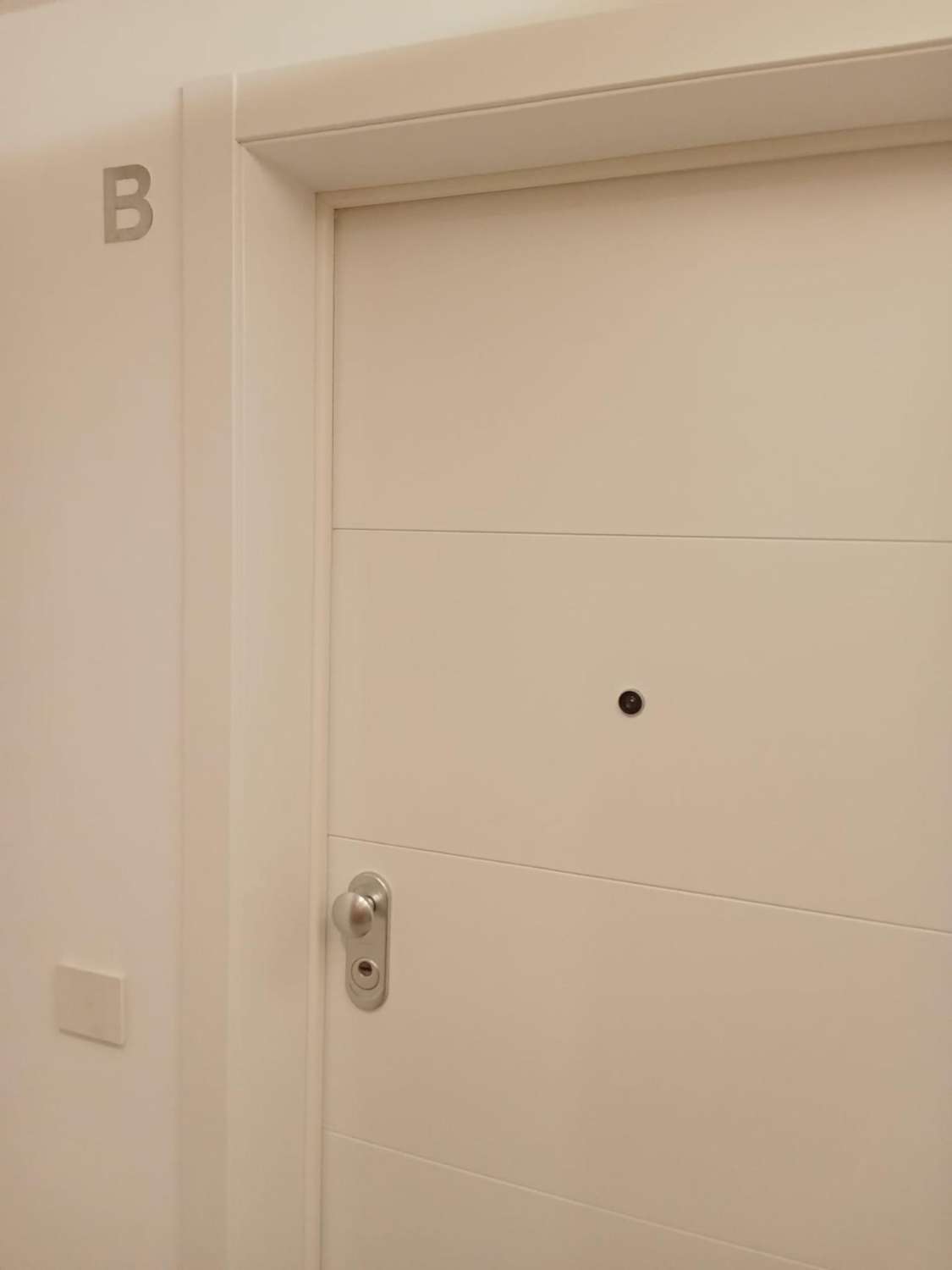 EXCLUSIVO APARTAMENTO EN PLANTA BAJA CON AMPLIO JARDÍN PRIVADO A PASOS DEL MAR EN PUNTA PRIMA