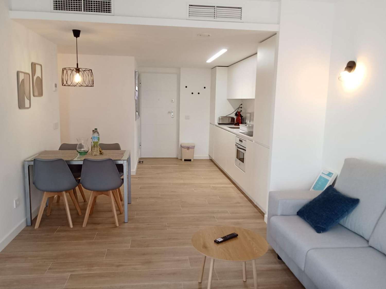 EXCLUSIVO APARTAMENTO EN PLANTA BAJA CON AMPLIO JARDÍN PRIVADO A PASOS DEL MAR EN PUNTA PRIMA