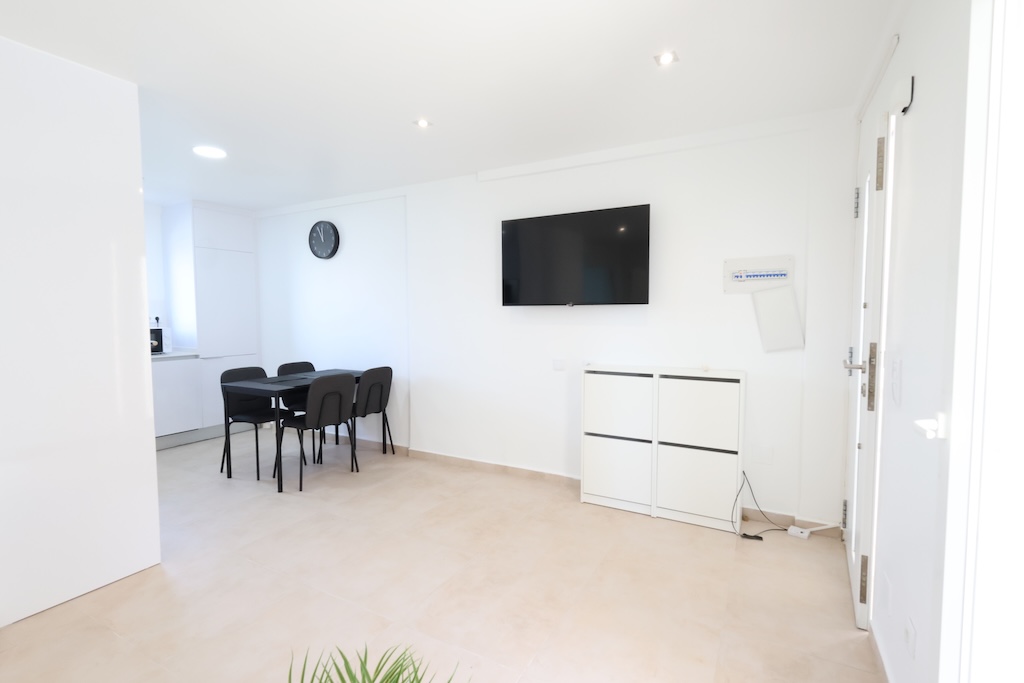 BUNGALOW PLANTA ALTA TOTALMENTE REFORMADO CON TERRAZA, PARKING Y AIRE ACONDICIONADO EN LA ZENIA