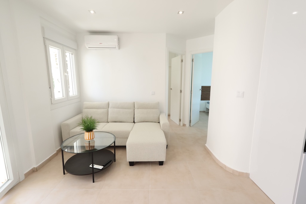 BUNGALOW PLANTA ALTA TOTALMENTE REFORMADO CON TERRAZA, PARKING Y AIRE ACONDICIONADO EN LA ZENIA