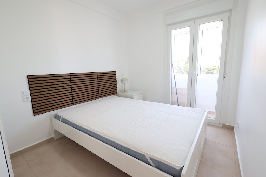 BUNGALOW PLANTA ALTA TOTALMENTE REFORMADO CON TERRAZA, PARKING Y AIRE ACONDICIONADO EN LA ZENIA