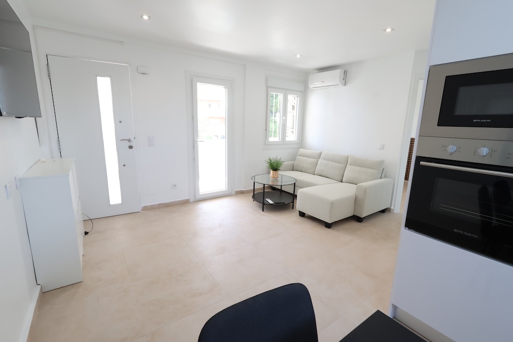 BUNGALOW PLANTA ALTA TOTALMENTE REFORMADO CON TERRAZA, PARKING Y AIRE ACONDICIONADO EN LA ZENIA