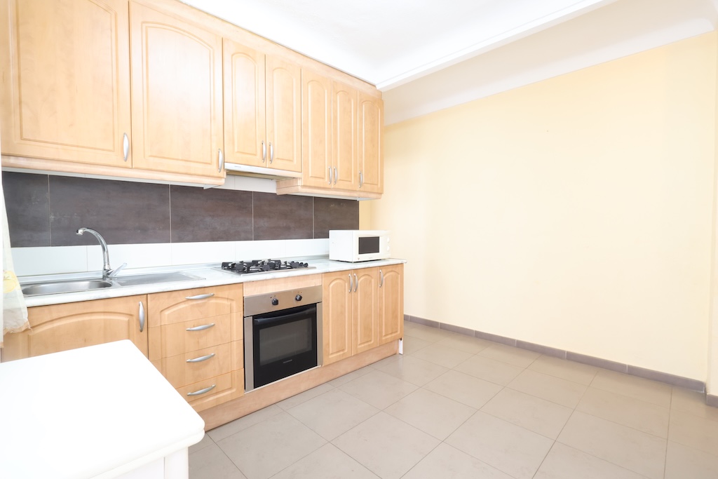AMPLIO APARTAMENTO DE 3 DORMITORIOS CON 2 TERRAZAS Y ORIENTACIÓN SUR EN EL CENTRO DE TORREVIEJA