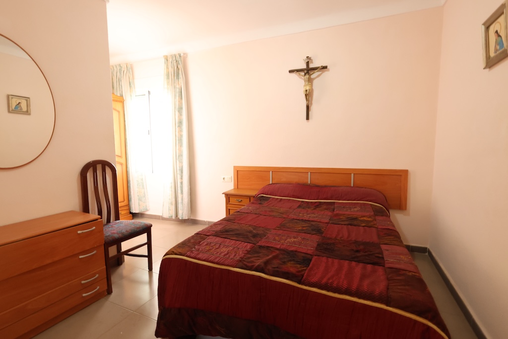 AMPLIO APARTAMENTO DE 3 DORMITORIOS CON 2 TERRAZAS Y ORIENTACIÓN SUR EN EL CENTRO DE TORREVIEJA