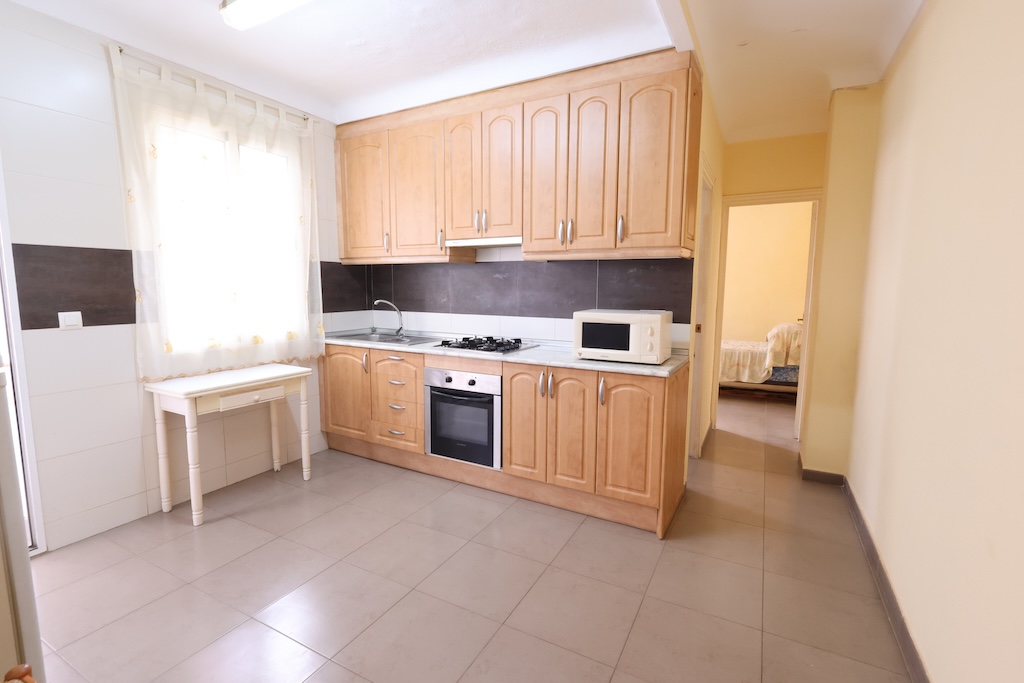 AMPLIO APARTAMENTO DE 3 DORMITORIOS CON 2 TERRAZAS Y ORIENTACIÓN SUR EN EL CENTRO DE TORREVIEJA