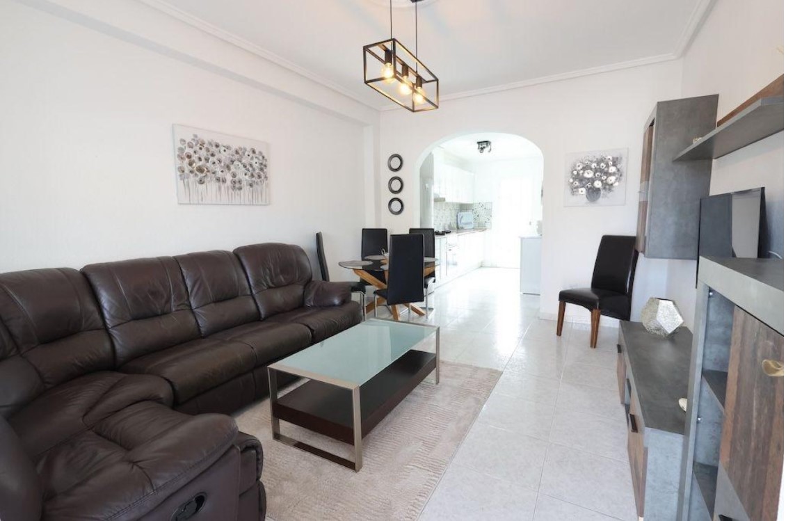 EXCLUSIVO DÚPLEX ESQUINA CON SOLÁRIUM, SÓTANO Y VISTAS AL MAR EN DOÑA PEPA – CIUDAD QUESADA