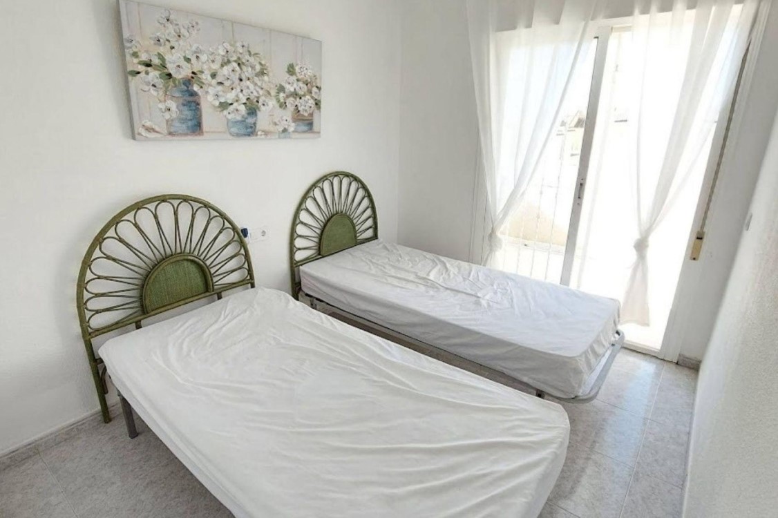 EXCLUSIVO DÚPLEX ESQUINA CON SOLÁRIUM, SÓTANO Y VISTAS AL MAR EN DOÑA PEPA – CIUDAD QUESADA