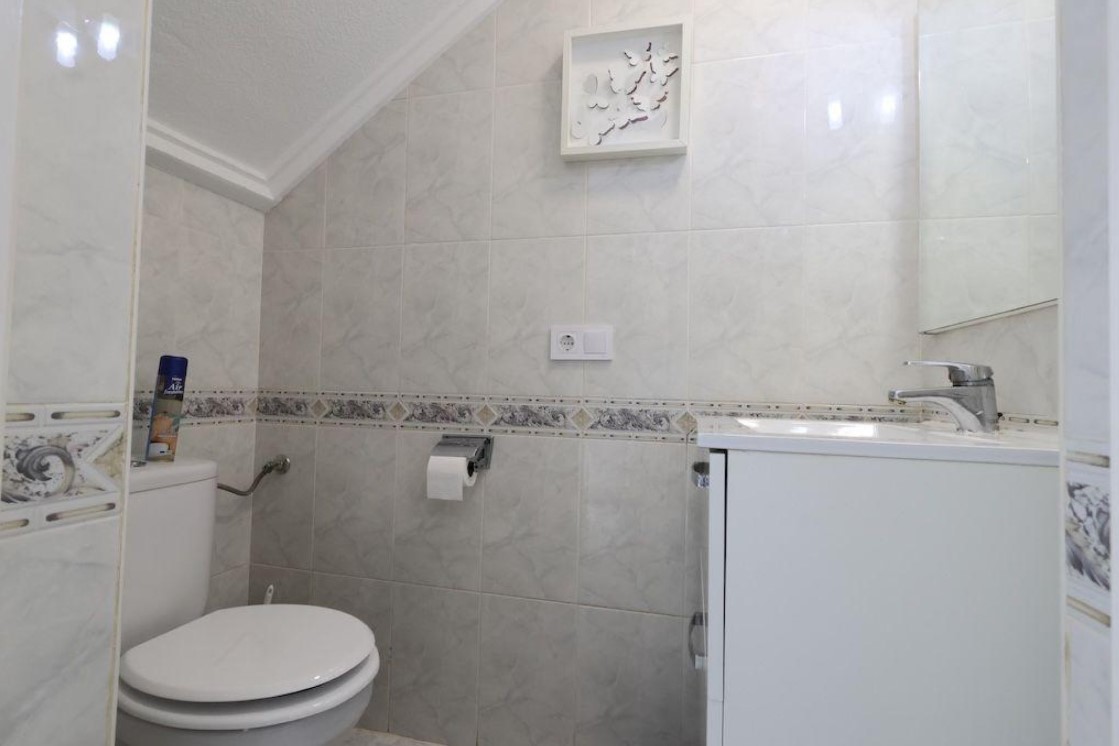 EXCLUSIVO DÚPLEX ESQUINA CON SOLÁRIUM, SÓTANO Y VISTAS AL MAR EN DOÑA PEPA – CIUDAD QUESADA