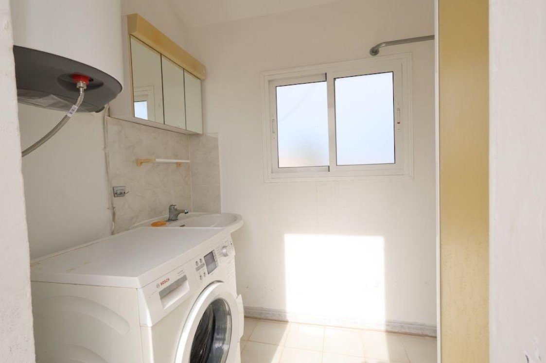 EXCLUSIVO DÚPLEX ESQUINA CON SOLÁRIUM, SÓTANO Y VISTAS AL MAR EN DOÑA PEPA – CIUDAD QUESADA
