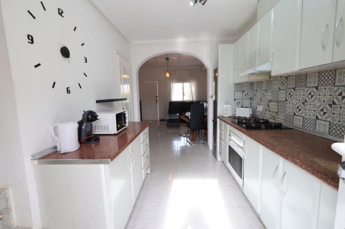 EXCLUSIVO DÚPLEX ESQUINA CON SOLÁRIUM, SÓTANO Y VISTAS AL MAR EN DOÑA PEPA – CIUDAD QUESADA