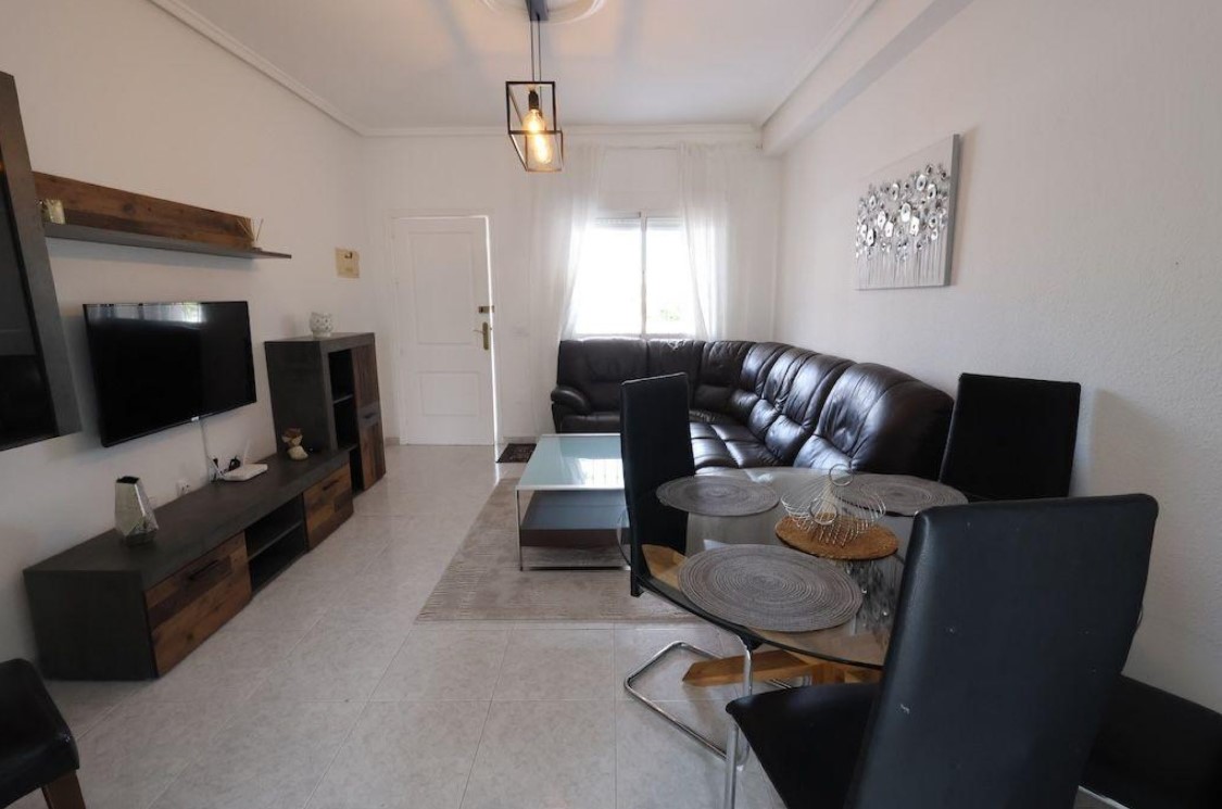 EXCLUSIVO DÚPLEX ESQUINA CON SOLÁRIUM, SÓTANO Y VISTAS AL MAR EN DOÑA PEPA – CIUDAD QUESADA