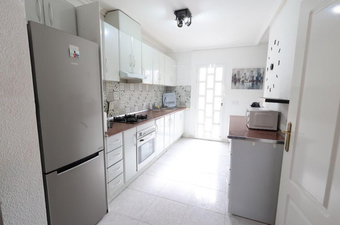 EXCLUSIVO DÚPLEX ESQUINA CON SOLÁRIUM, SÓTANO Y VISTAS AL MAR EN DOÑA PEPA – CIUDAD QUESADA
