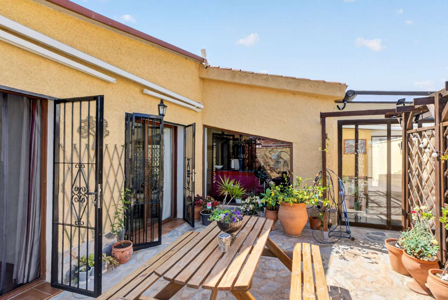 EXCLUSIVA VILLA DE DISEÑO CON PISCINA PRIVADA Y PLACAS SOLARES EN LOS ÁNGELES, TORREVIEJA
