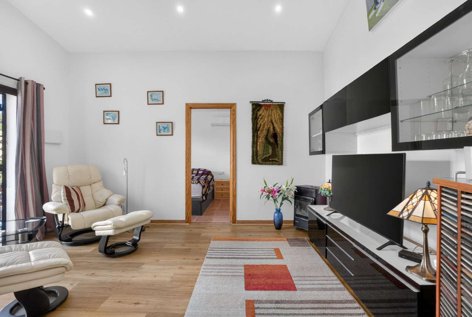 EXCLUSIVA VILLA DE DISEÑO CON PISCINA PRIVADA Y PLACAS SOLARES EN LOS ÁNGELES, TORREVIEJA