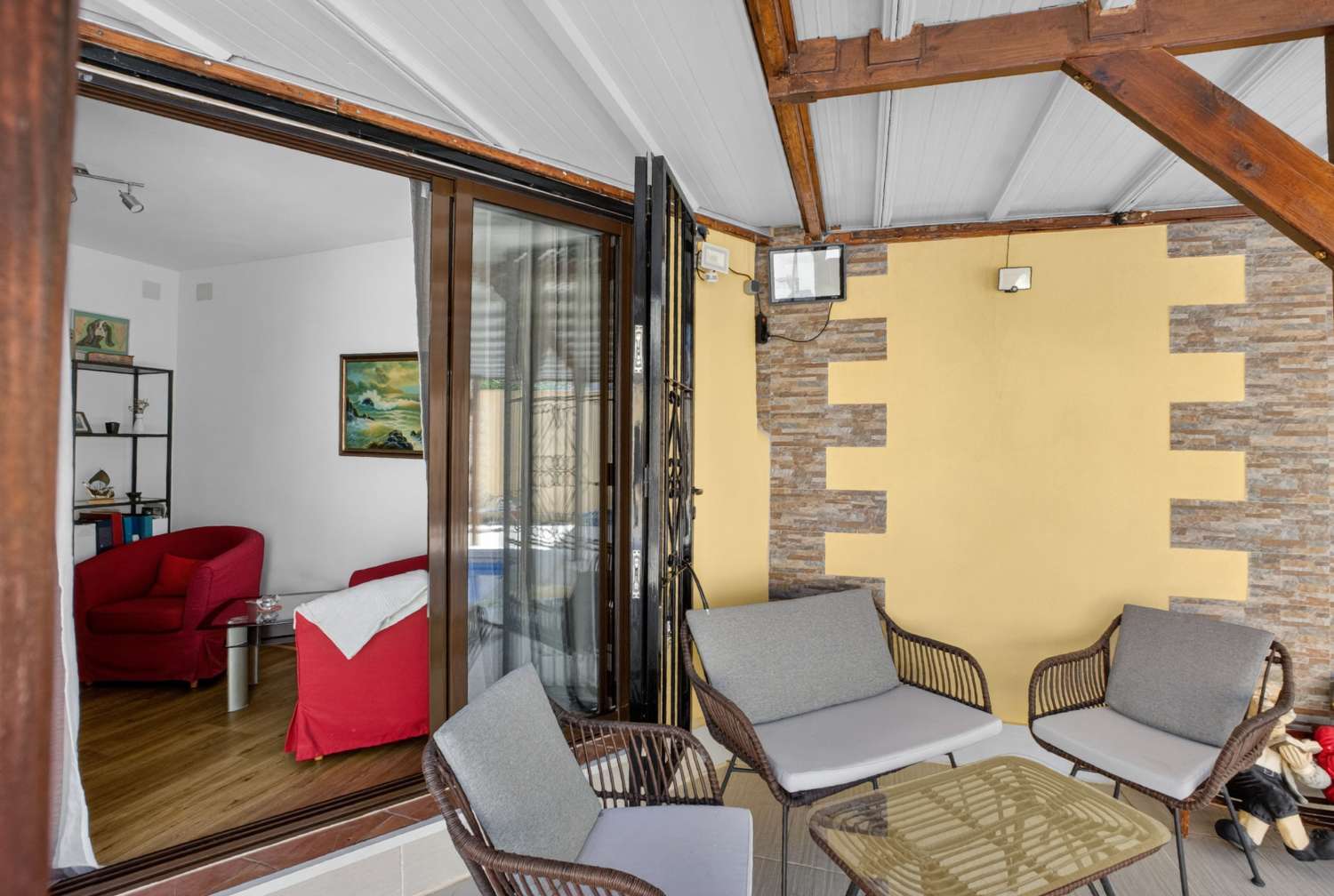 EXCLUSIVA VILLA DE DISEÑO CON PISCINA PRIVADA Y PLACAS SOLARES EN LOS ÁNGELES, TORREVIEJA
