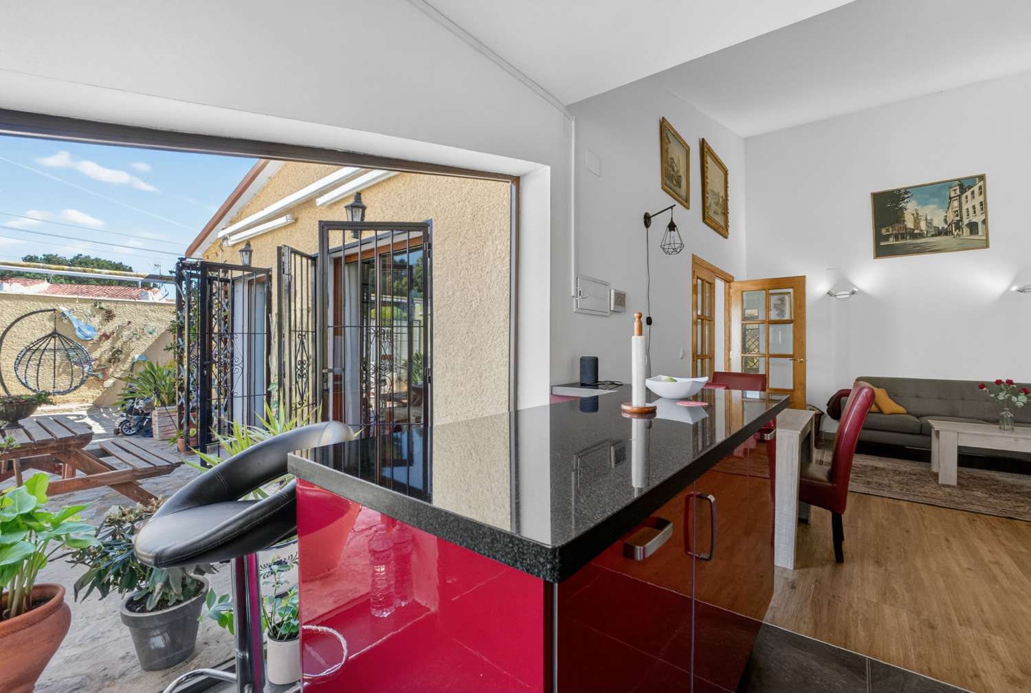 EXCLUSIVA VILLA DE DISEÑO CON PISCINA PRIVADA Y PLACAS SOLARES EN LOS ÁNGELES, TORREVIEJA