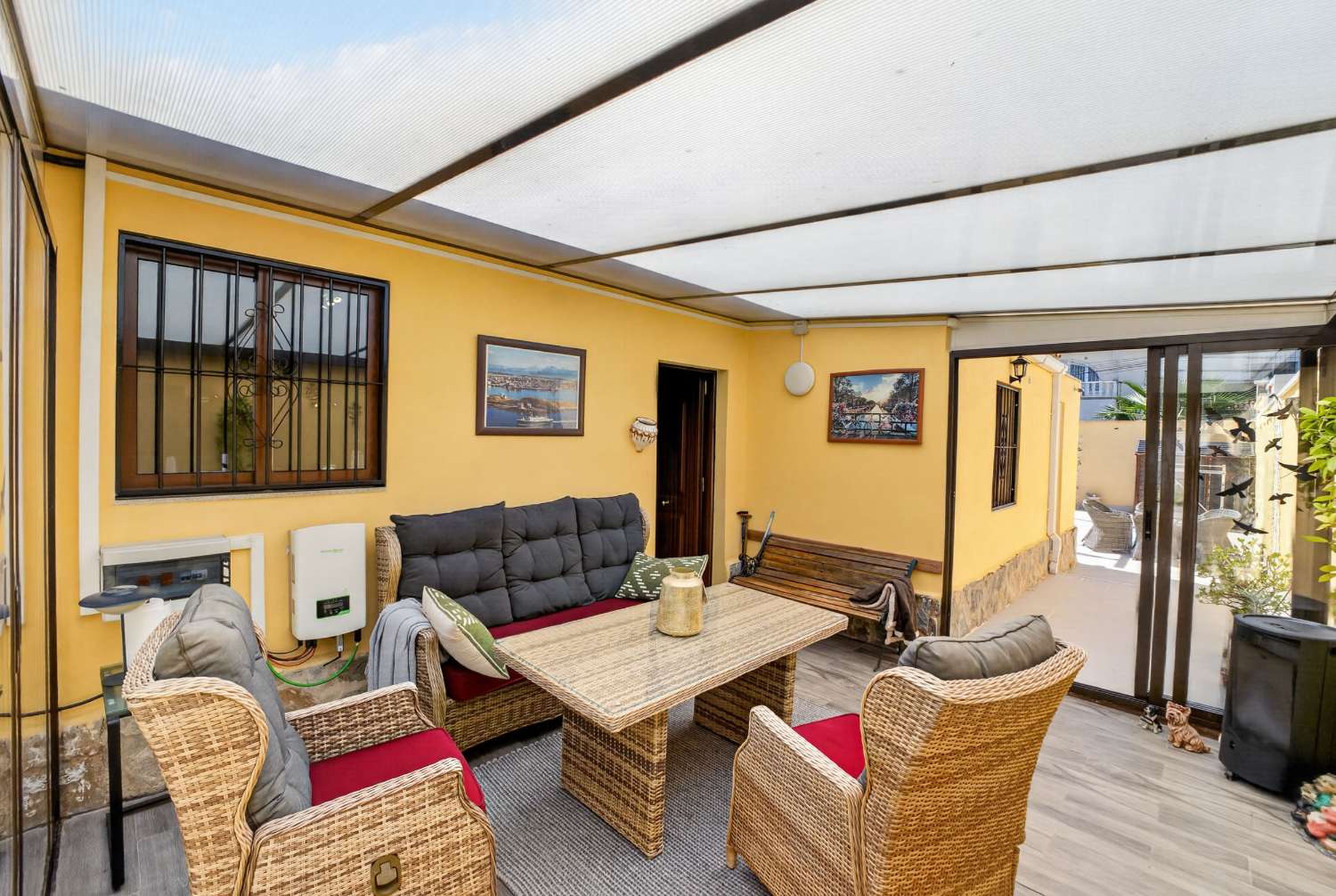 EXCLUSIVA VILLA DE DISEÑO CON PISCINA PRIVADA Y PLACAS SOLARES EN LOS ÁNGELES, TORREVIEJA