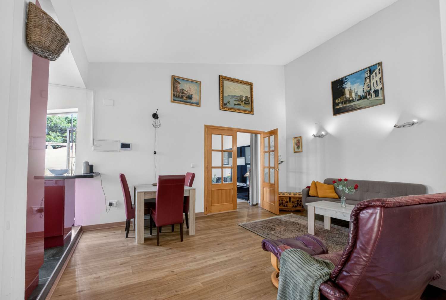 EXCLUSIVA VILLA DE DISEÑO CON PISCINA PRIVADA Y PLACAS SOLARES EN LOS ÁNGELES, TORREVIEJA
